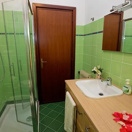 Sleeps 4 Air Con *