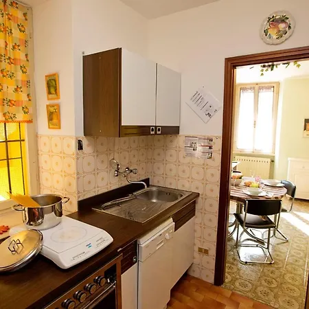 Sleeps 4 Air Con