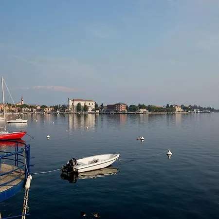Апартаменты Sleeps 4 Air Con Pulciano