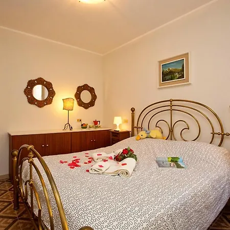 Sleeps 4 Air Con Pulciano